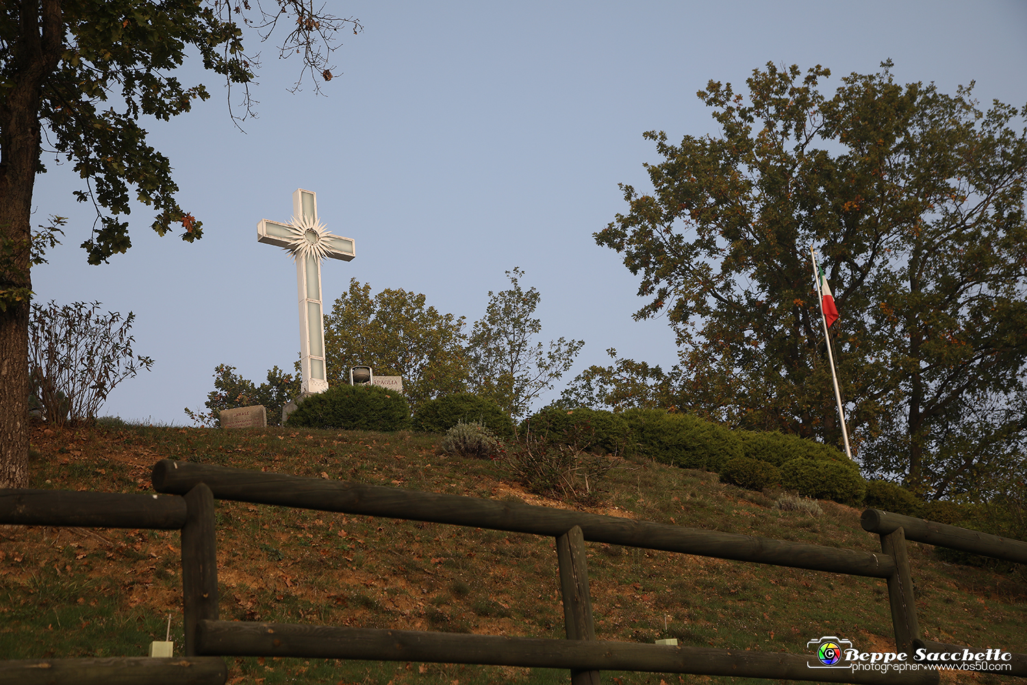 VBS_0901 - I Piloni della Via Crucis del Sacro Monte di Montà d'Alba.jpg